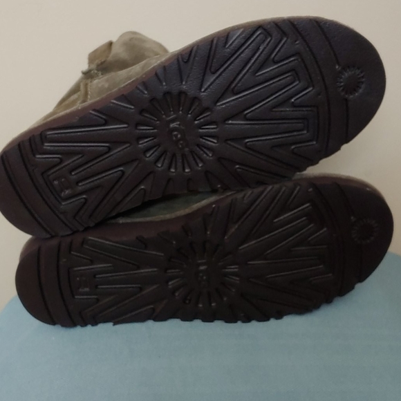 🐸  NWOT UGG Boot - Picture 10 of 11
